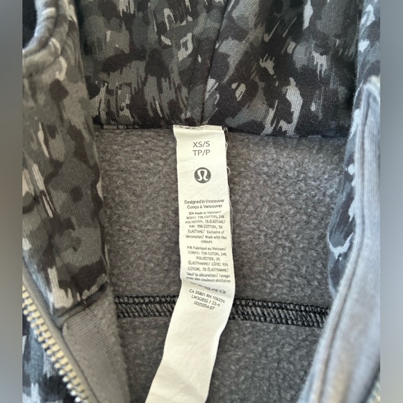 Lululemon Scuba Hoodie 🖤 - Picture 6 of 7